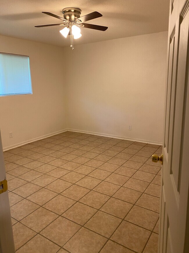 Foto del edificio - 4348 Sullivan St