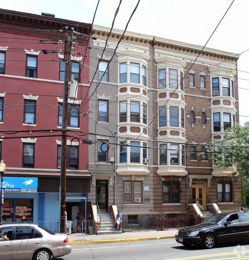 Primary Photo - 4110 Park Ave