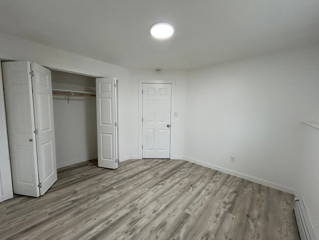Building Photo - Duben