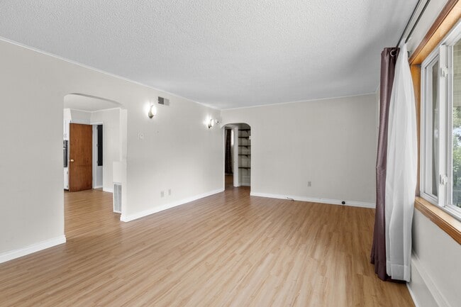 Foto del edificio - 3918 E 8th Ave