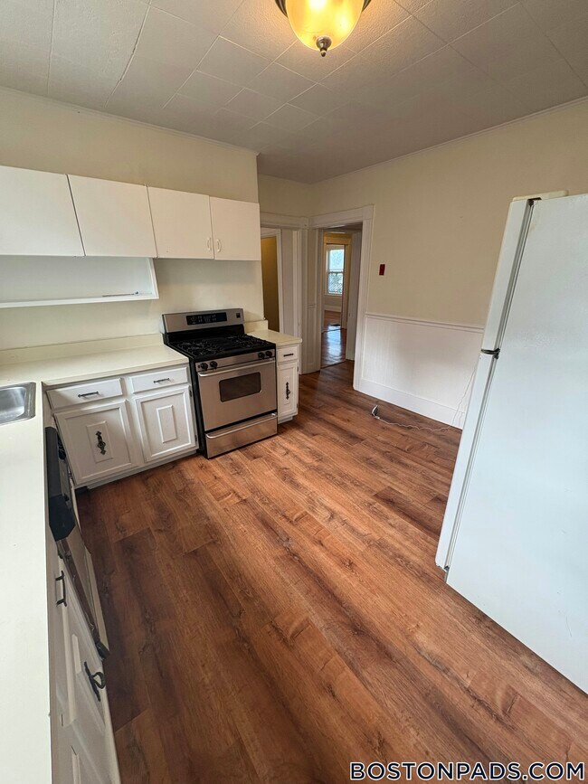 Building Photo - 27R Albion St