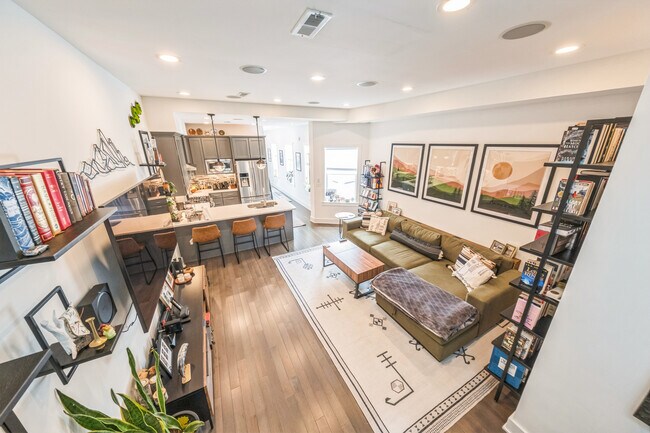 Foto del edificio - 3453 Holmead Pl NW