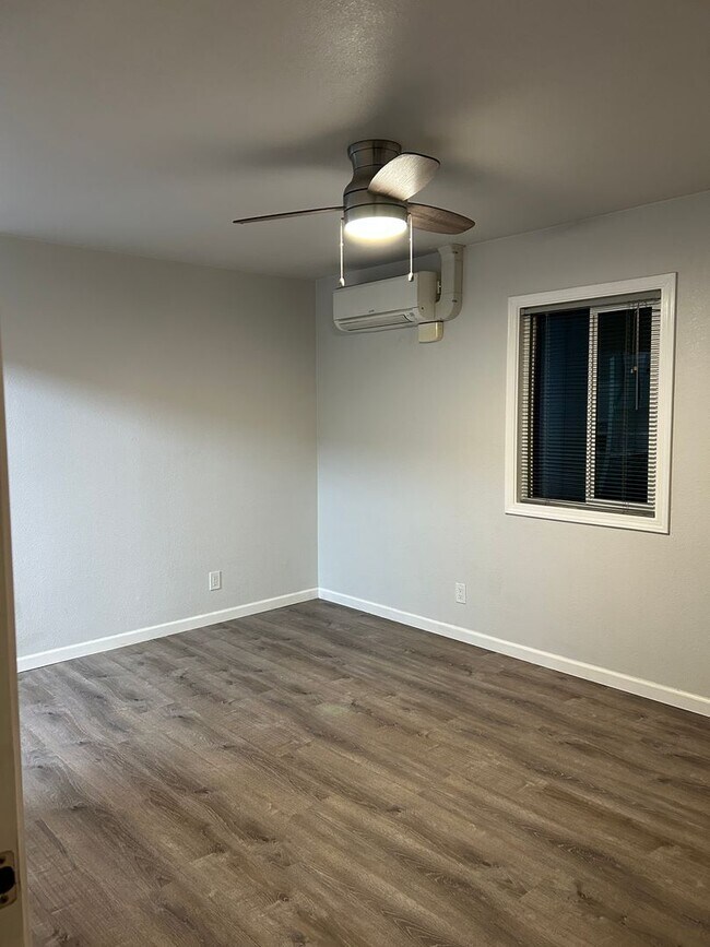 Foto del edificio - **READY FOR MOVE IN** Sparks Duplex