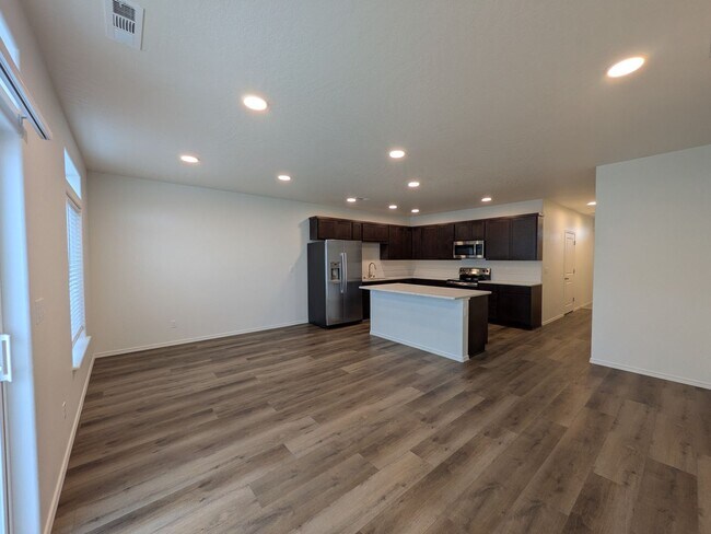 Foto del edificio - Brand New Townhome!