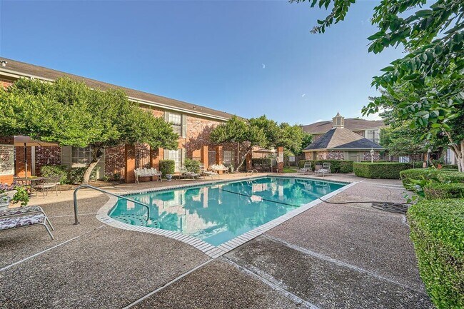 Foto del edificio - 7920 Rockwood Ln