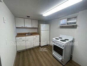 Building Photo - 179 Frederica St E