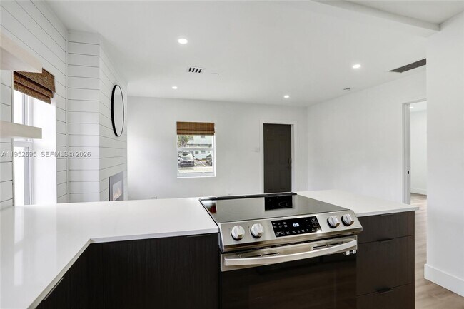 Foto del edificio - 3671 NE 11th Ave