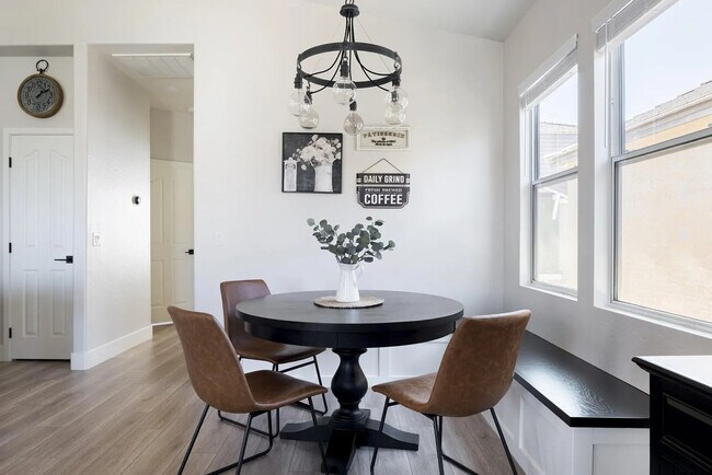 Foto del edificio - 156 W Laurel Ct