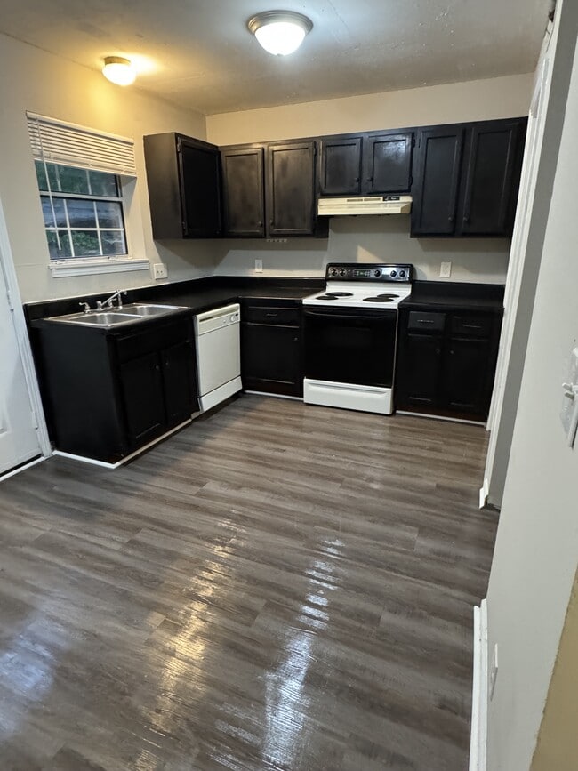 Building Photo - 807 Holder Ct