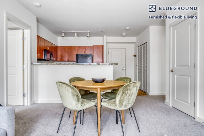 Foto del edificio - 250 Bellevue Way NE