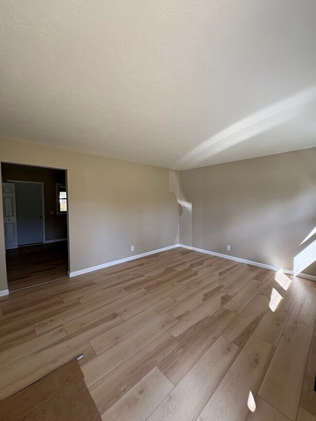 Foto del edificio - 8523-8525 Manchester Ave. Duplex
