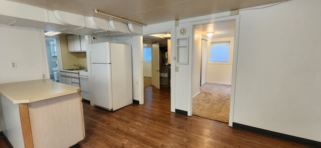 Building Photo - 405 S 12th Ave