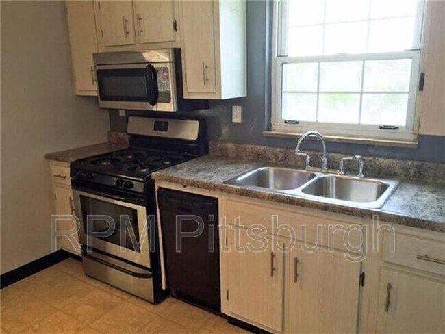 Photo - 2108 Lucina Ave House