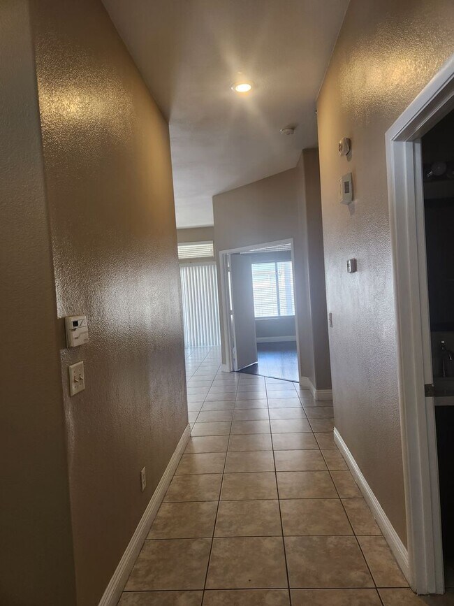Foto del edificio - A Fabulous 3 Bedroom Townhome In North Las Vegas