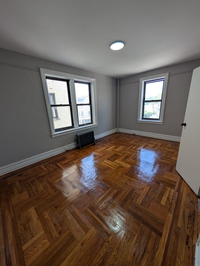 160 Ellis Ave 303 - 175 Ellis Ave