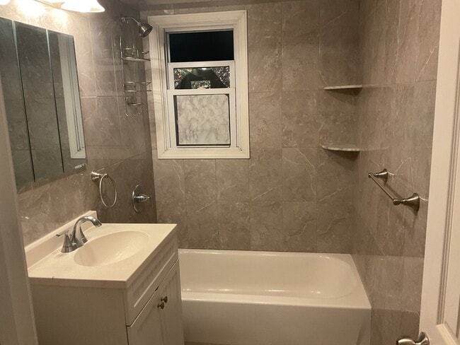 Building Photo - 22 Boyle Plz