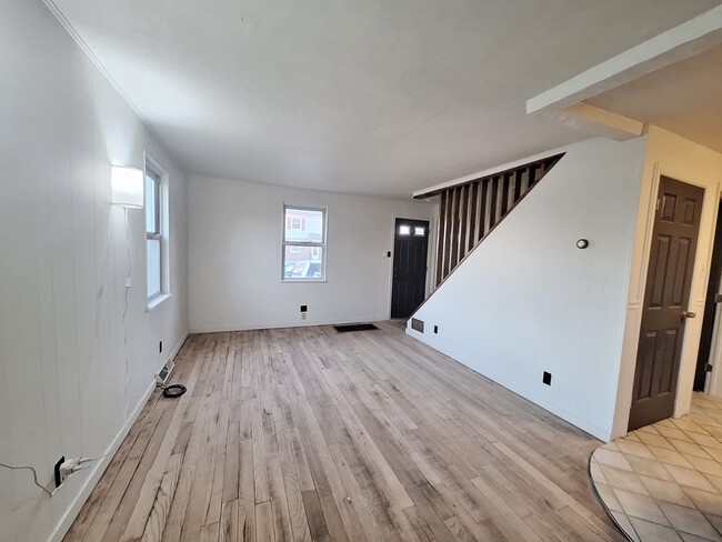 Foto del edificio - 991 Loucks Pl