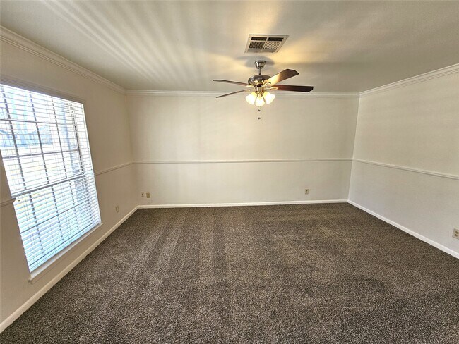 Foto del edificio - 347 Forest Lake Dr