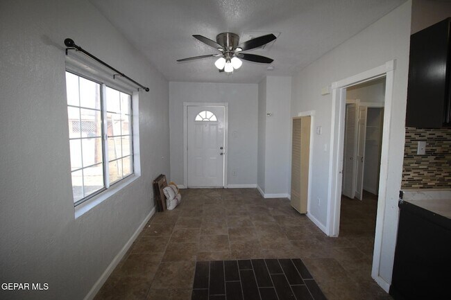 Foto del edificio - 8903 Old County Dr