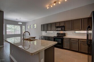 Building Photo - 4027 E Marshall Ave