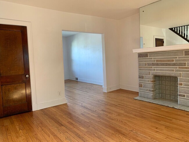 Foto del edificio - Charming Townhouse in a Beautiful Neighborhood