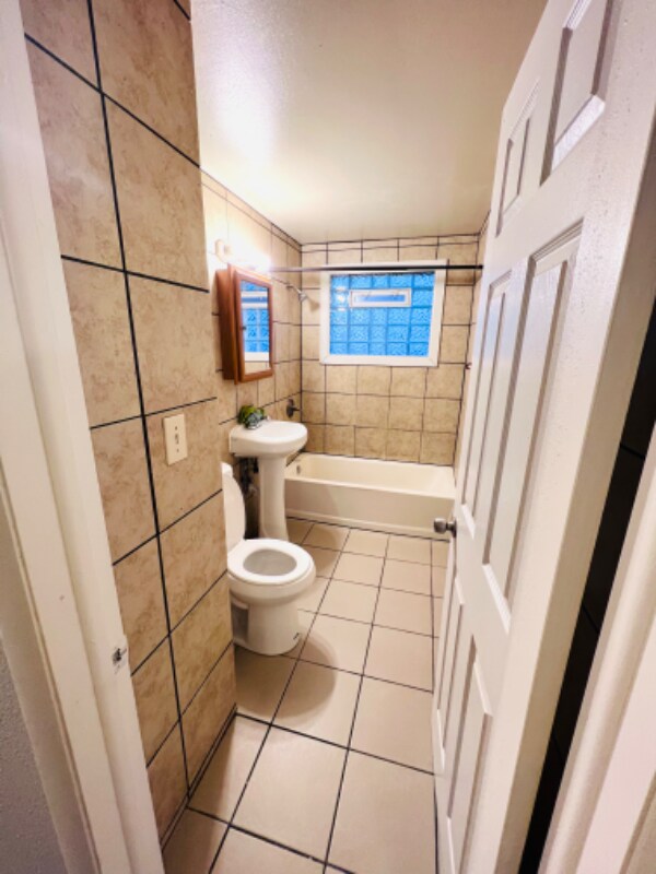 Foto del edificio - 5834 N 64th St