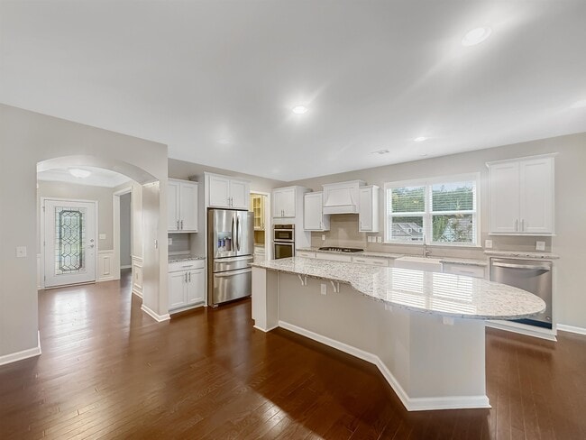Building Photo - 813 Firefly Ct