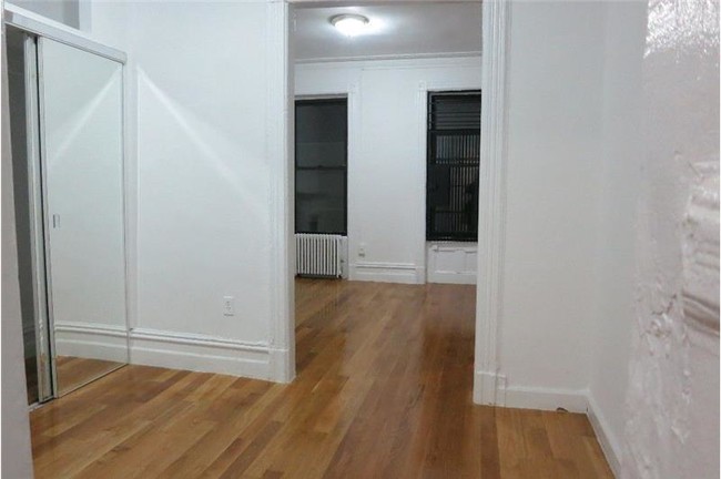 Building Photo - 707 9th Ave