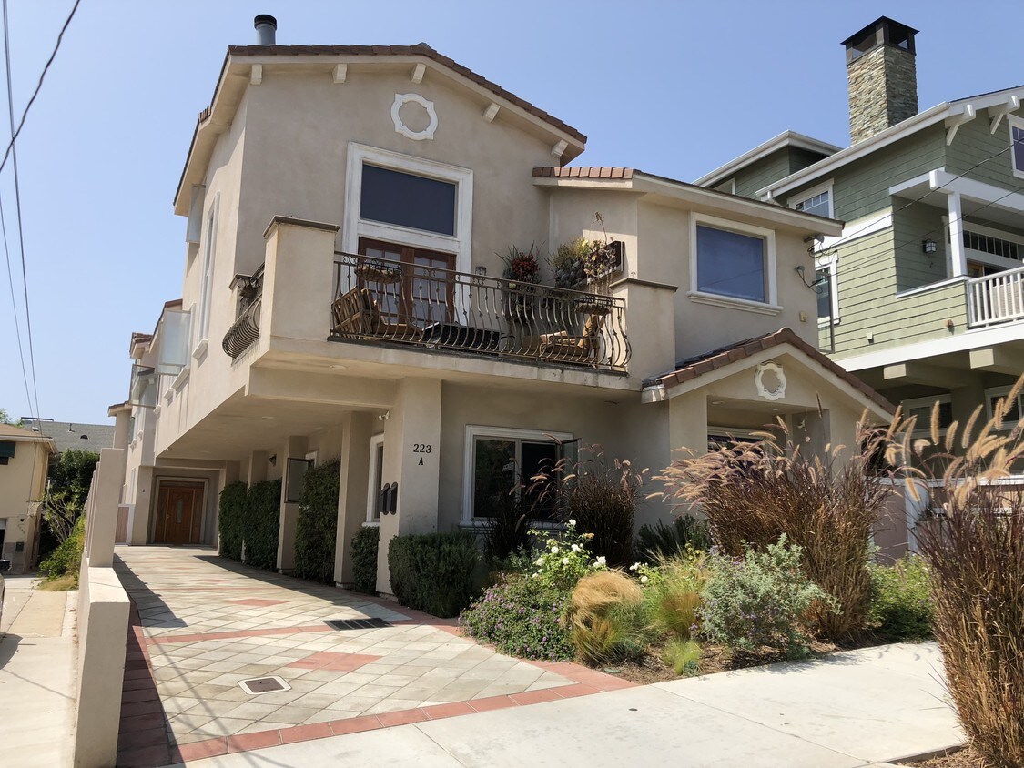 223 S Juanita Ave, Redondo Beach, CA 90277 Townhome Rentals in