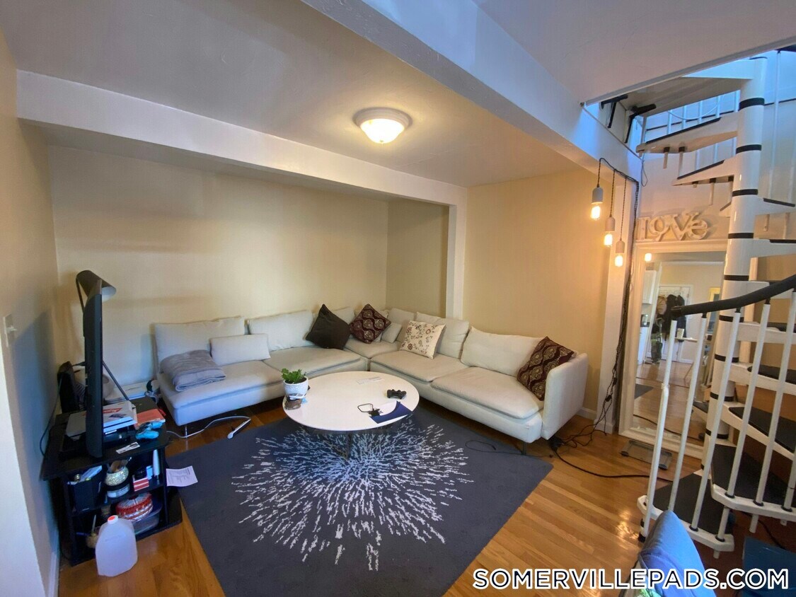 Primary Photo - 259 Beacon St