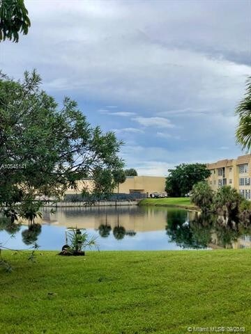 Foto principal - 8220 Sunrise Lakes Blvd