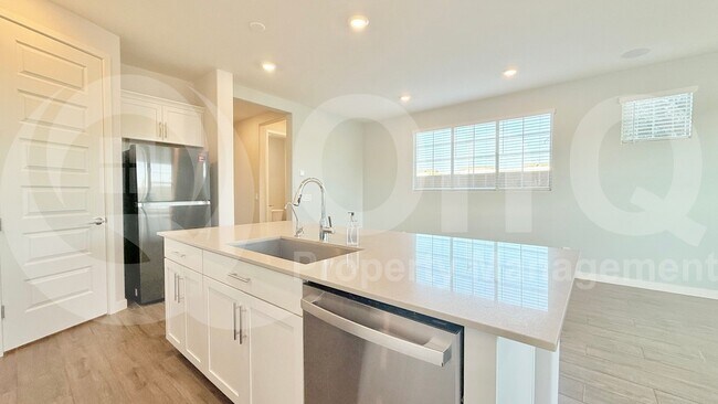 Building Photo - 708 N Bay Dr