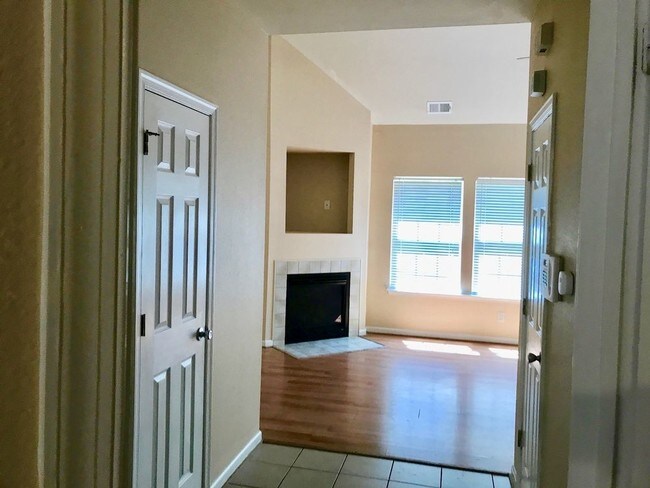 Building Photo - 4034 River Breeze Cir