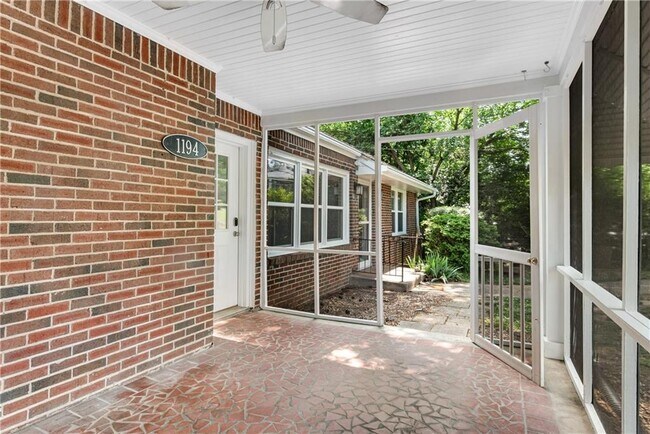 Foto del edificio - 1194 Spring Valley Ln NE