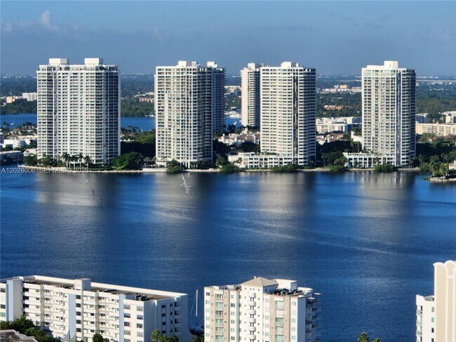 Foto del edificio - 18201 Collins Ave