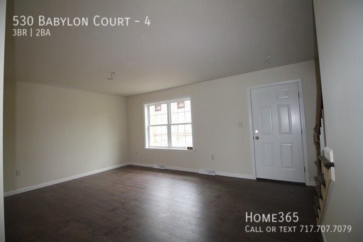 Building Photo - Modern Townhome In LS School District