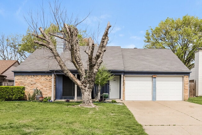 Building Photo - 2534 Bentley Dr