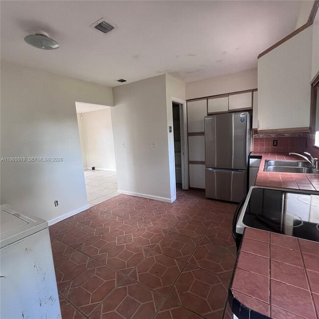 Building Photo - 114 SW 67th Terrace