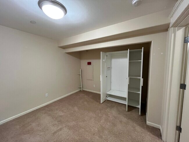Building Photo - 4420 S Slavin Rd