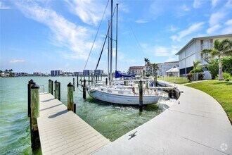 Building Photo - 386 Harbour Dr