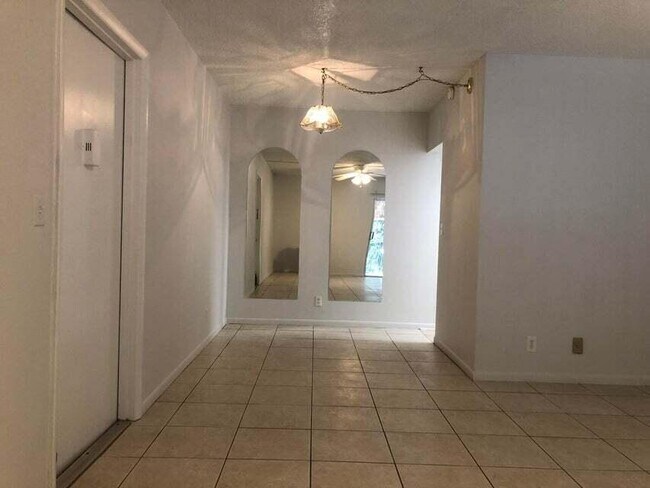 Foto del edificio - 608 NW 13th St