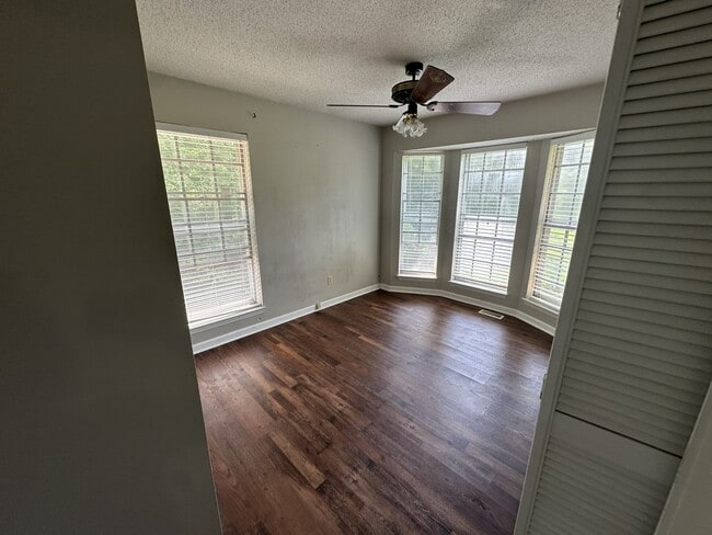 Building Photo - 720 Cedar Cone Cir