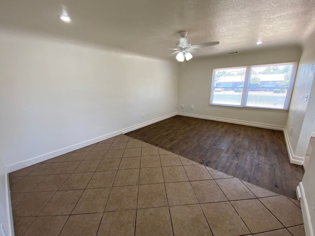 Building Photo - Spacious Tulare Home Available Now!