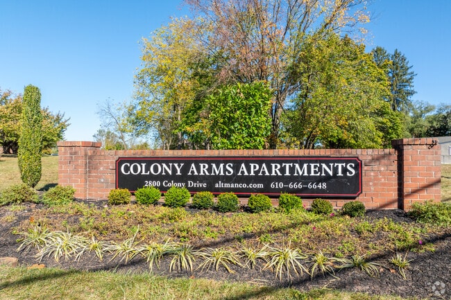Building Photo - Colony Arms