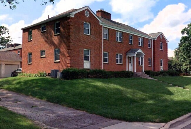 Building Photo - 2009 Elmwood Ave