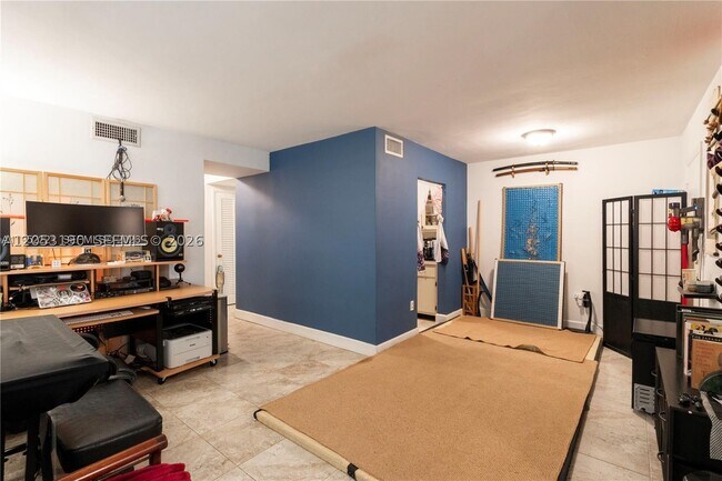 Foto del edificio - 9490 SW 77th Ave