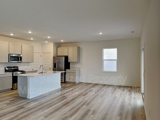 Building Photo - 1039 Holmdale Dr