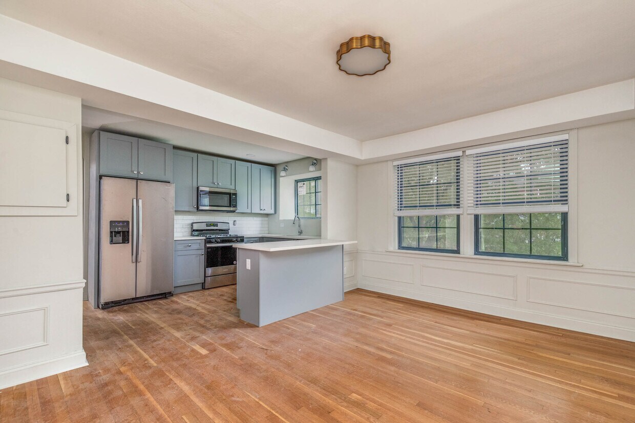 Foto principal - 7570 Oxford Dr
