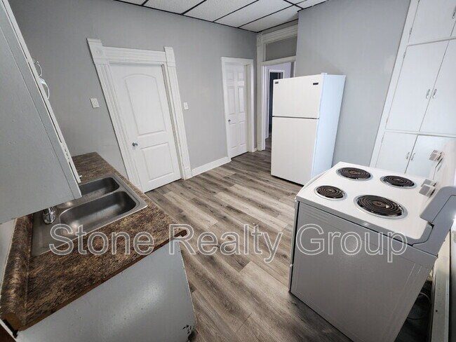 Foto del edificio - 121 Gilbert Ave