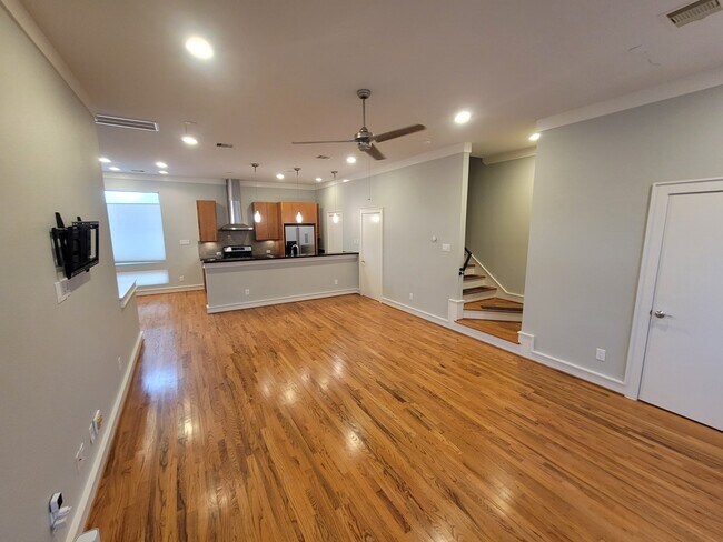 Foto del edificio - 825 W 25th St